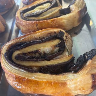 Caracola De Hojaldre Rellena De Chocolate Con Avellanas (1 Ud.)