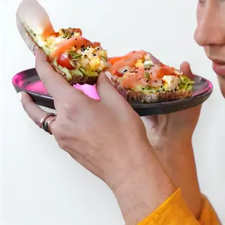 Tartine saumon fumé avocat œuf brouillé
