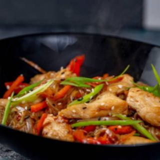 57. Wok De Udon Con Ternera