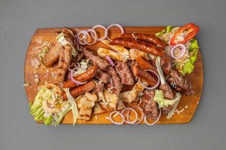 Малка мешана скара за двама