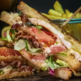 Sándwich Club De Pollo