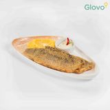 File de păstrăv prăjit cu mămăliguță și mujdei