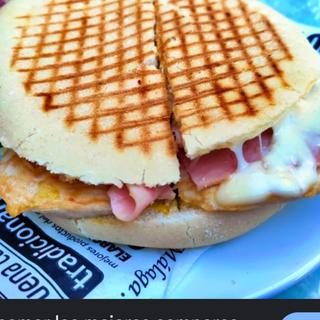 Campero pollo jamon y queso 