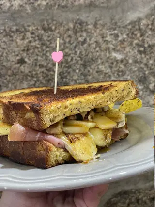 Sandwich De Jamon Serrano