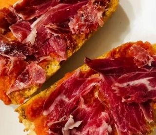 Virutitas De Jamón Ibérico Con Pan Con Tomate