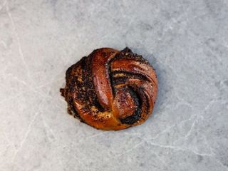 Булочка з маком (110g)