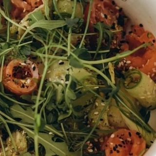 Фреш салат з лососем