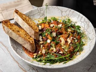 Квасоля в томатному соусі і горішками кешью (300g)