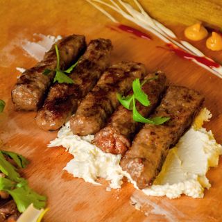 Ćevapi 5 komada u kajmaku