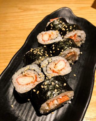 Rolnica sa imitacijom rakova 8 komada 蟹柳寿司（8个）