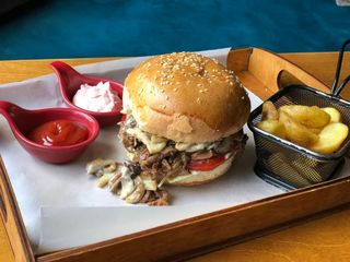 Mashroom бургер с рваным мясом 