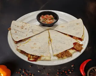 Big quesadilla de cochinita