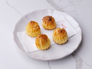 Профітролі з равликом