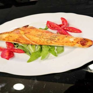 PANZEROTTO WURSTEL PATATINE E SALSE 