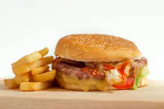 Hamburguesa especial Boro con patatas