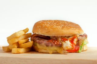 Hamburguesa especial Boro con patatas