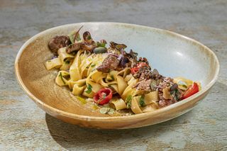 FETTUCCINE  CON VITELLO E FUNGI PORCINI