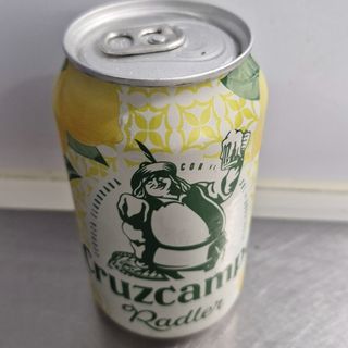 Lata cerveza cruzcampo Radler 33cl.