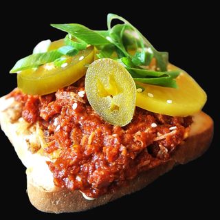 Shokupan z szarpaną wieprzowiną BBQ