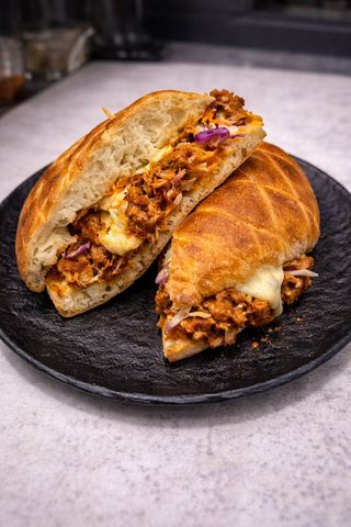 Drpano prase u domaćoj lepinji