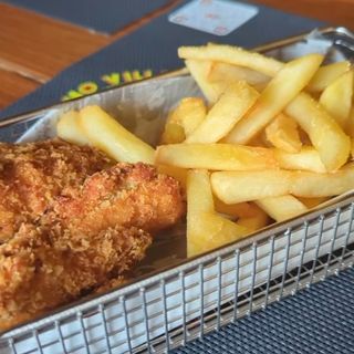 Tenders de pollo y Zumo