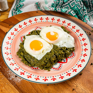 Spanac cu oua ochiuri