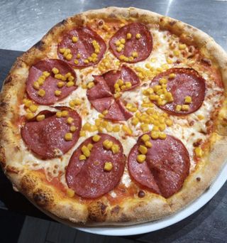 Піца з салямі