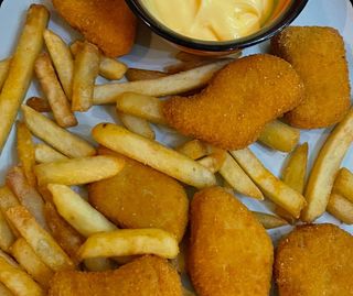 Куриные наггетсы с фри