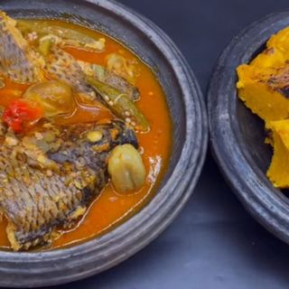 Soupe de 1/2 carpe + un pain de foufou