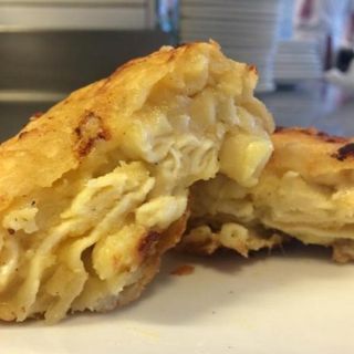 Frittatina di pasta, patate e provola affumicata
