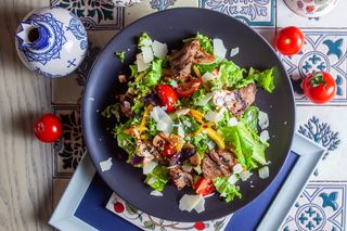 Աղցան Ստեյք բանջարեղենով