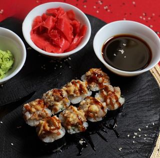 Եփած ռոլլ օձաձկով