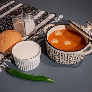 Ciorba de perisoare + paine + ardei iute