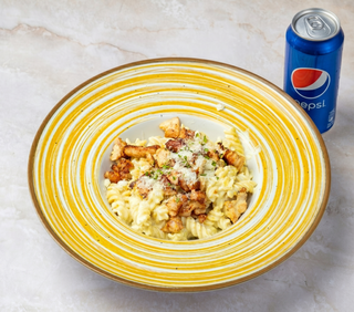 Pasta sa piletinom i curryjem + Pepsi