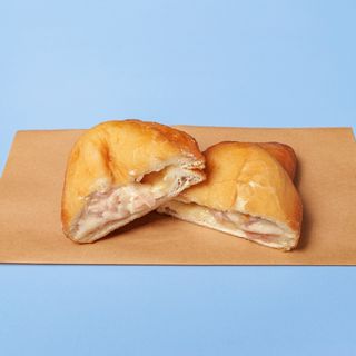 Panzerotto prosciutto e mozzarella