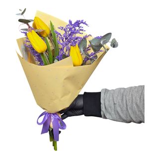 buchet cu 3 lalele galbene de martisor