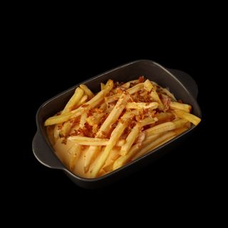 Картопля фрі з сиром та беконом у вершках