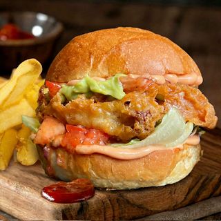 Бургер с риба тон в темпура