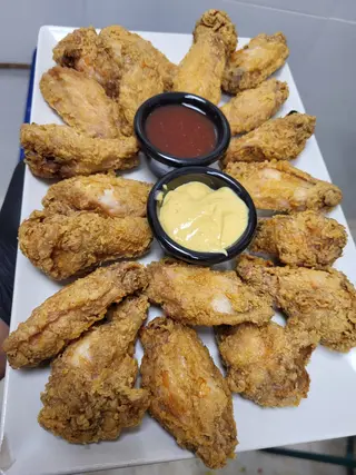 Nuestras Alitas De Pollo Especiales (1O Uds.)