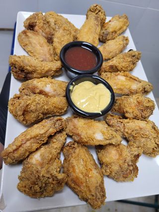 Nuestras Alitas De Pollo Especiales (1O Uds.)