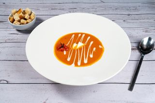 Supă cremă de roșii cu crutoane