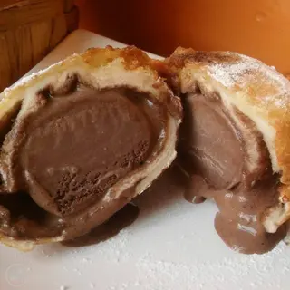 Gelato nero fritto