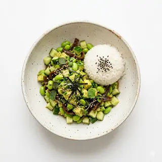 Tartar De Aguacate,kampyo, edamame pepino Con Soja y Arroz