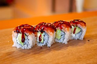 Суши Урамаки спайси тон  (4бр-110г)