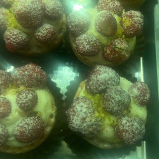 Cestino di fragole di bosco