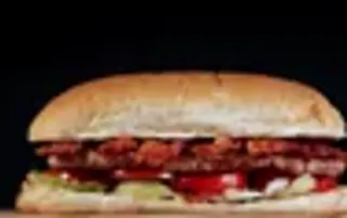 Panino con salsiccia e bacon