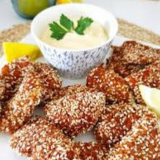 Пилешки хапки със сусам