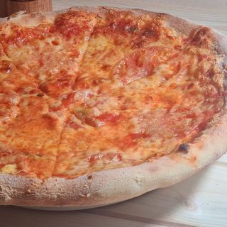 Pizza Quattro Formaggi family