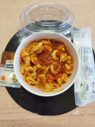 Cappelletti al prosciutto crudo al ragù 