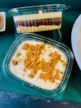 Porción Tarta De Queso Con Mermelada De Fresa